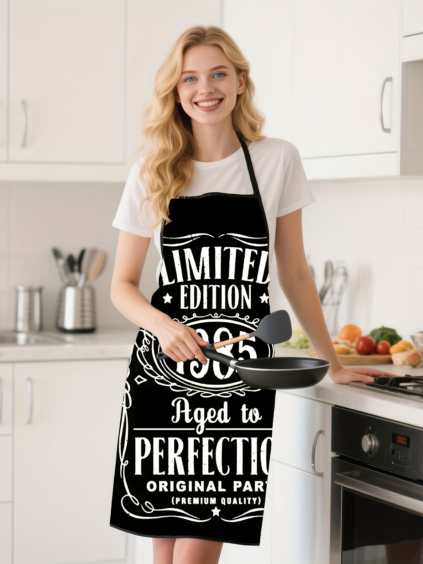 Een keukenschort met zwarte ac - Kitchen Baking Background recensie en prijs